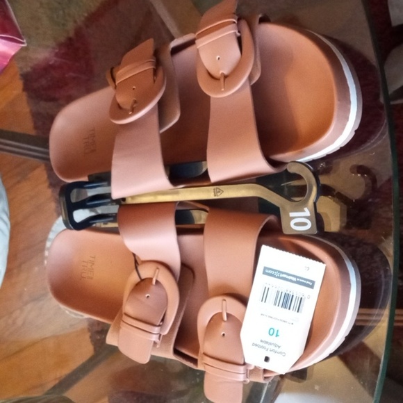 Time and True Size 10 Sandals - Picture 1 of 5